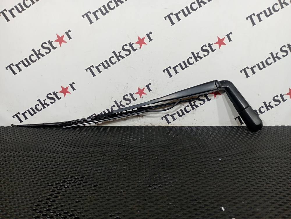 Поводок стеклоочистителя