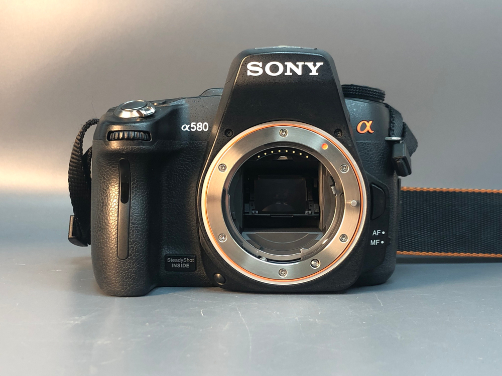 Sony A580 Kit 18-55mm, 6380 кадров пробега.