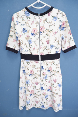 Платье Benetton  с цветами 40-42 размер