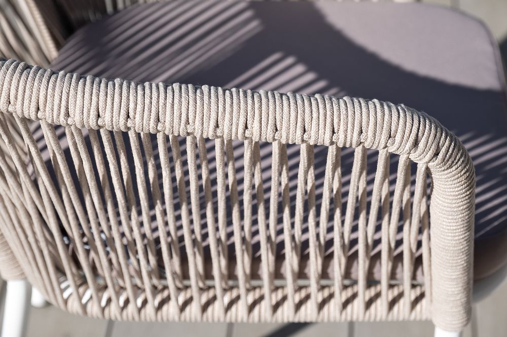 "Марсель" стул плетеный из роупа, каркас алюминий белый муар, роуп бежевый круглый, ткань бежевая 035