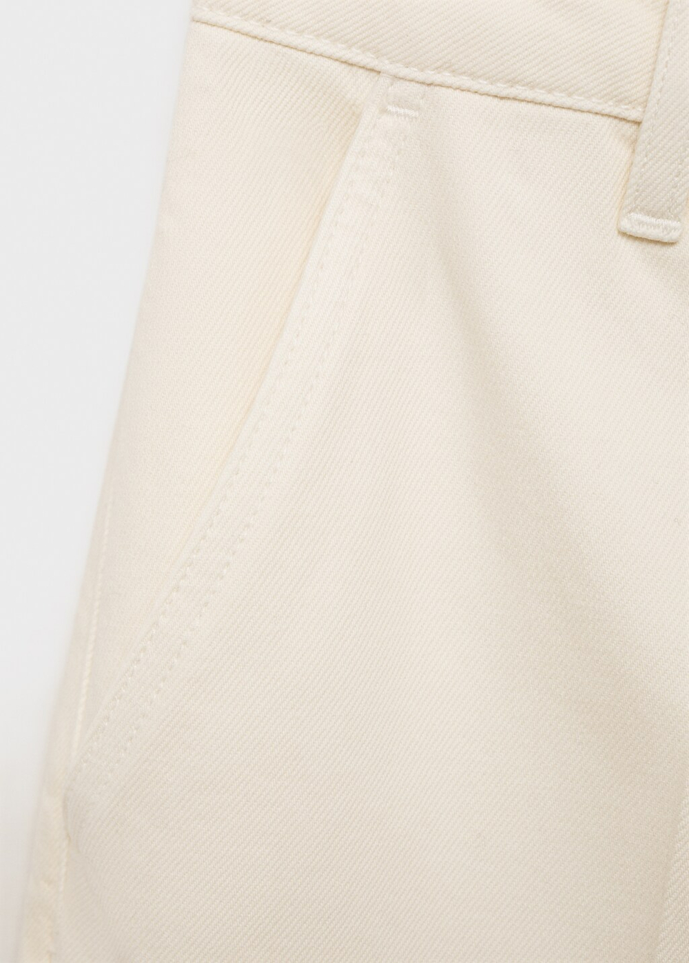 Джинсы с широкими штанинами и высокой посадкой