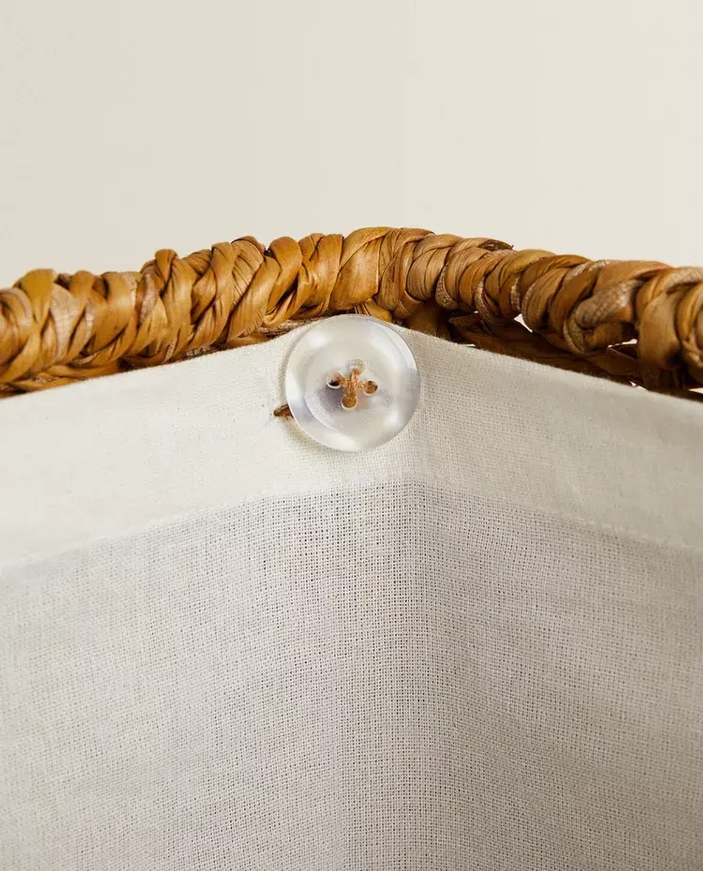 ZARA HOME ПЛЕТЕНАЯ КОРЗИНА ДЛЯ БЕЛЬЯ С КРЫШКОЙ, СВЕТЛО-БЕЖЕВЫЙ