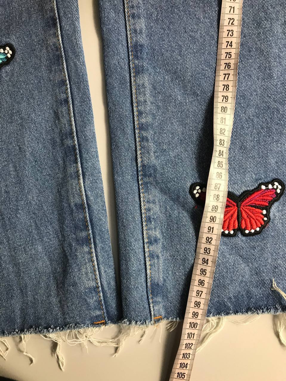 Джинсы Shein с бабочками, маркировка 36, визуально на 42 размер