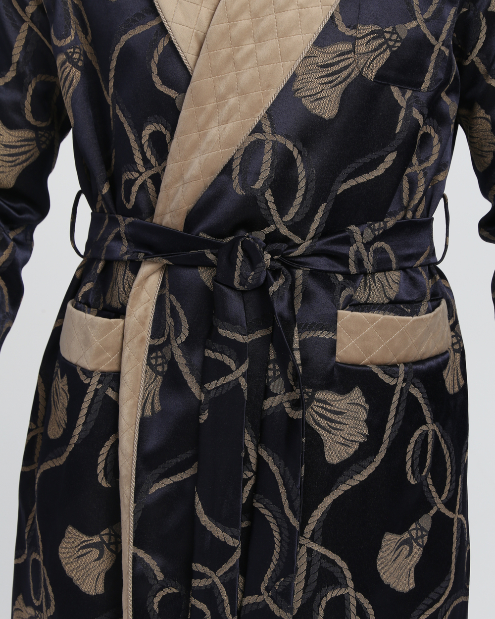 Халат жаккардовый со стеганными бортами