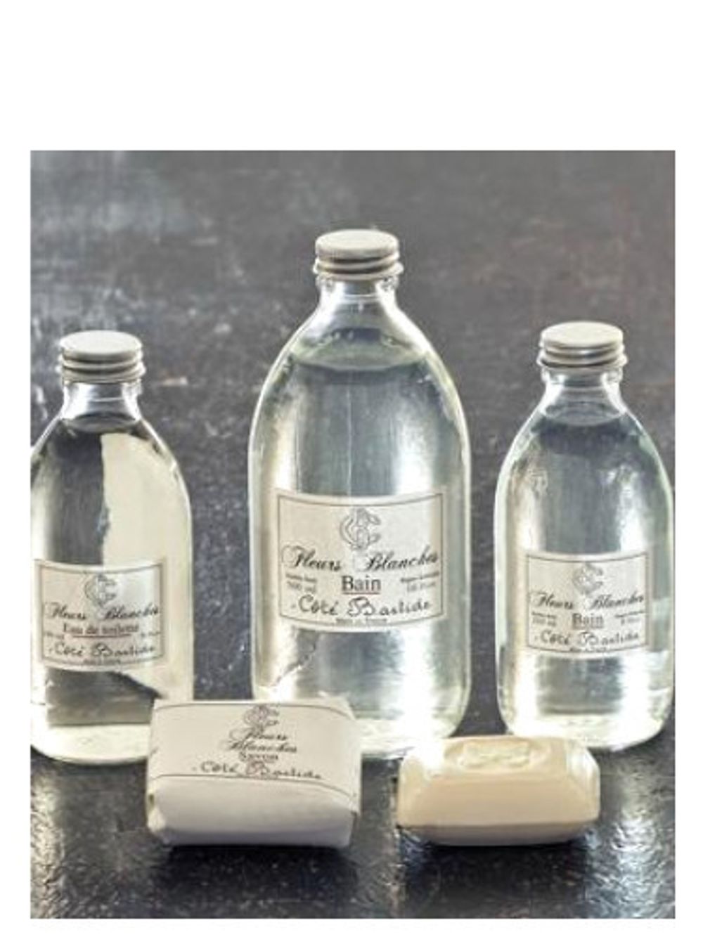 Bastide Aix en Provence White Flowers