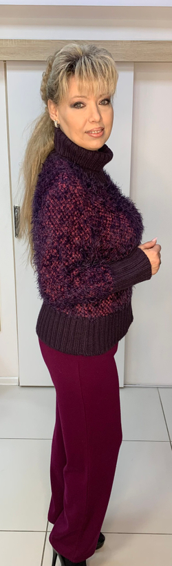 Короткий свитер с ворсинками