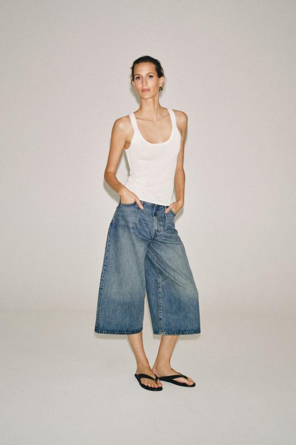 ZARA ДЖИНСОВЫЕ ШОРТЫ СО СРЕДНЕЙ ПОСАДКОЙ — ZW COLLECTION, СИНИЙ