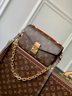 Louis Vuitton Pochette Metis East West