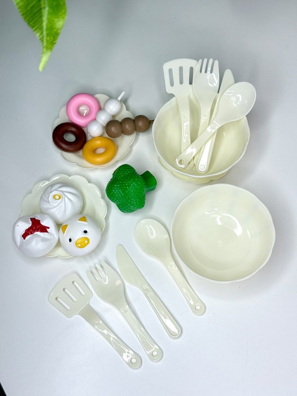 Игровой набор посуды и продуктов на липучке 82 элемента (201914939)