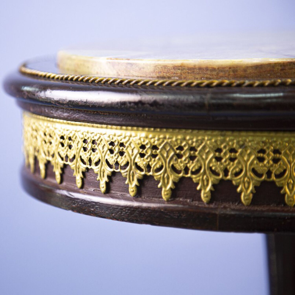 Винтажный журнальный столик