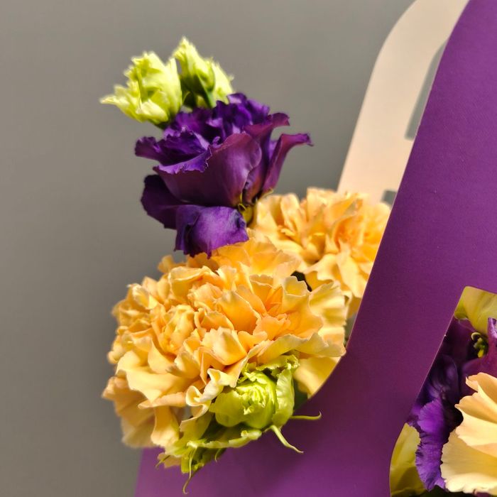 Композиция "Яркий комплимент"