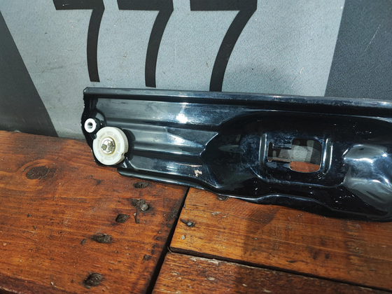 Направляющая стеклоподъемника Volkswagen Golf 6  Б/У Оригинал