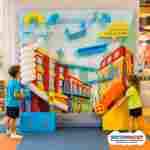 Интерактивная игровая стена «Городской маршрут», 2,44×0,5×2,44 м