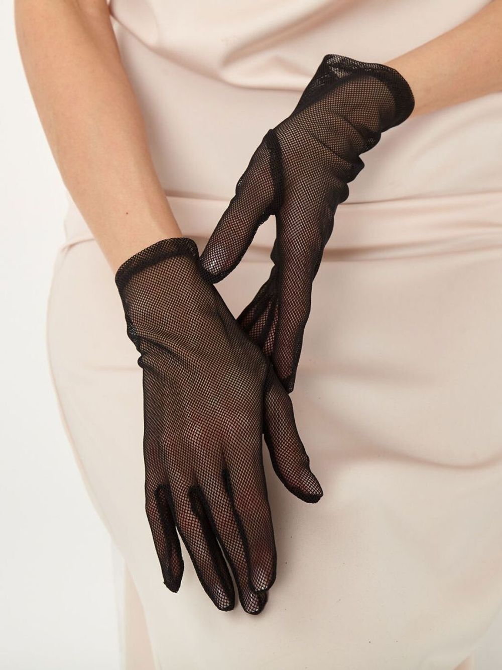 Перчатки в сетку