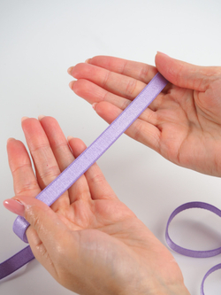 Резинка бретелечная яркая лаванда глянцевая ширина 10 мм