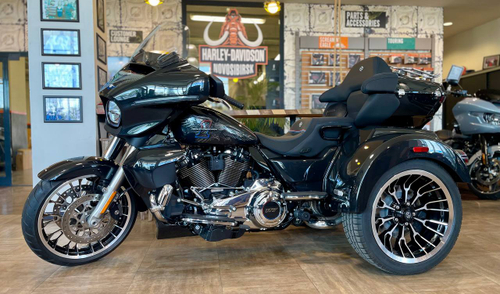 Harley-Davidson Street Glide 3 Limited Enthusiast Collection в цвете Midnight Ember