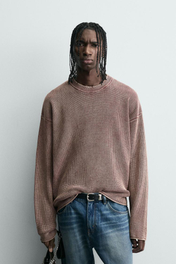 ZARA СВИТЕР ВАФЕЛЬНОГО ПЛЕТЕНИЯ С ЭФФЕКТОМ ПОТЕРТОСТИ, ЛИНЯЛЫЙ КРАСНЫЙ