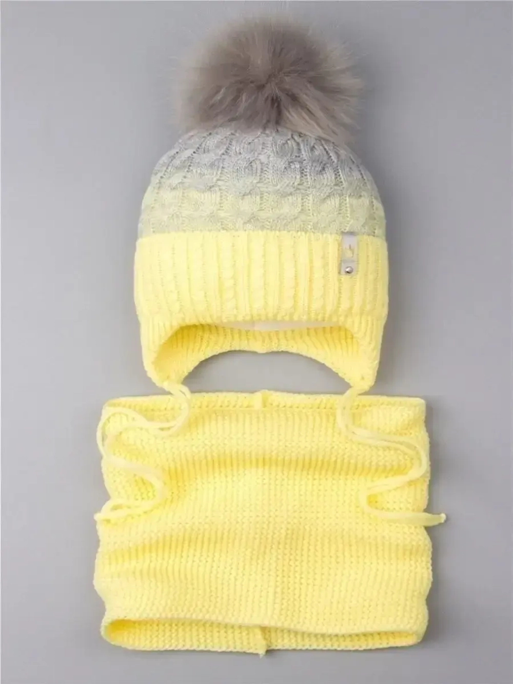 Шапка зимняя вязаная с помпоном и снуд для девочки