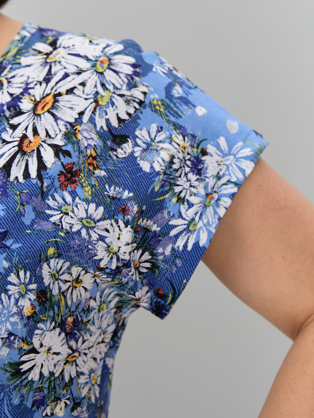 Платье П-026/голубой-ромашковоеполе