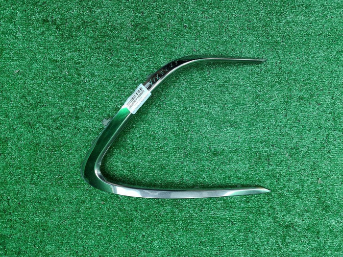 Молдинг переднего бампера Toyota Camry xv70 20-нв