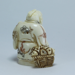 Эксклюзивная нэцкэ Монах с корзиной рыбы и персиком