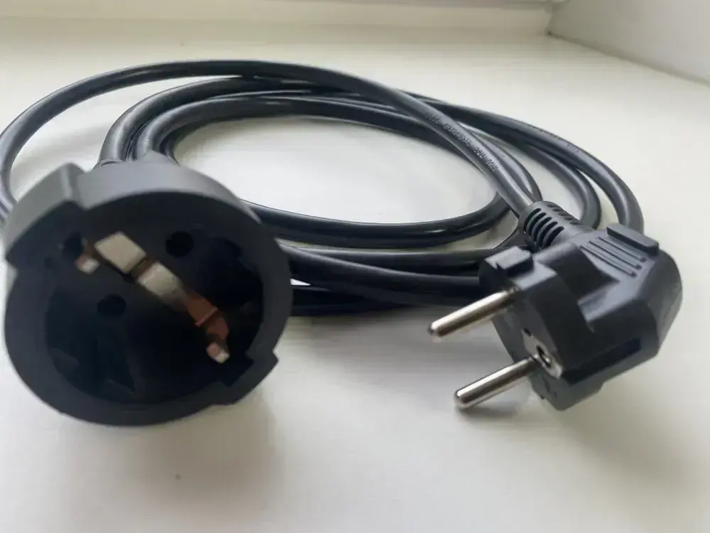 Удлинитель сетевой 0.5м с заземлением с одной розеткой IP22 16А ПВС ГОСТ 3х1,5 удлинитель бытовой, черный