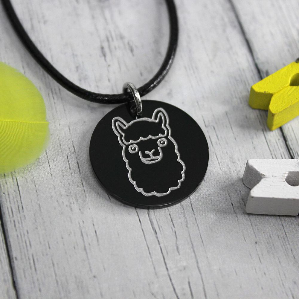 Черный кулон подвеска с Ламой с гравировкой на заказ