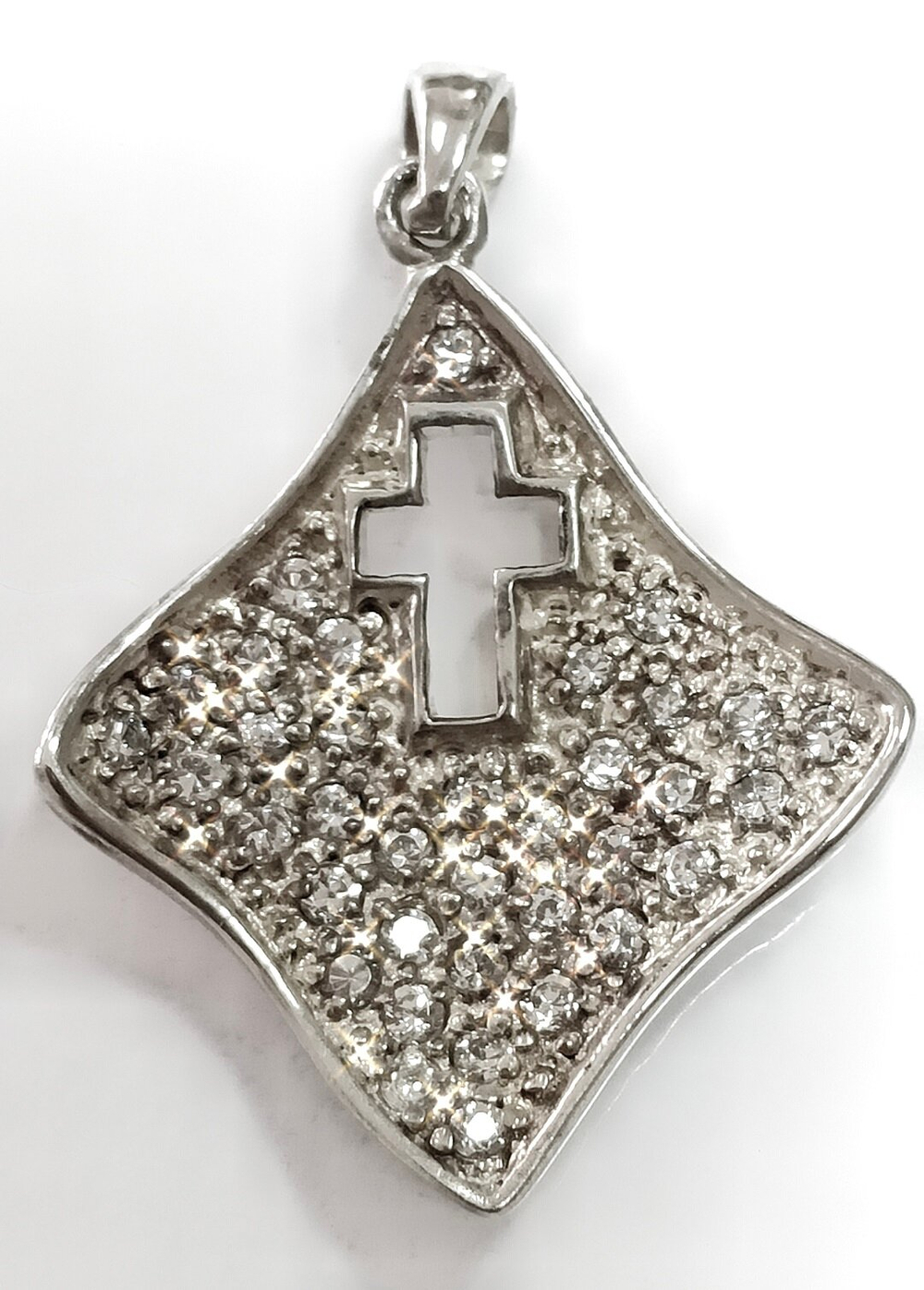 Ювелирная подвеска из серебра