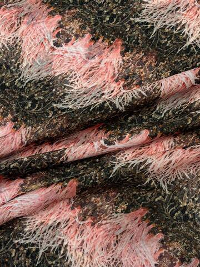 Шелк коричневый с розовым абстрактным принтом