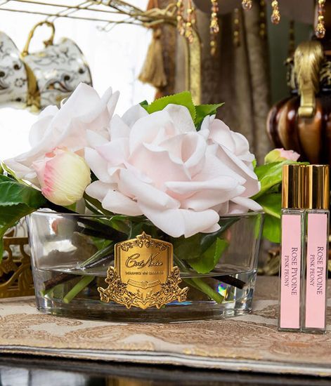 Розовый букет роз в прозрачной овальной вазе и розовой коробке с золотом, Cote Noire