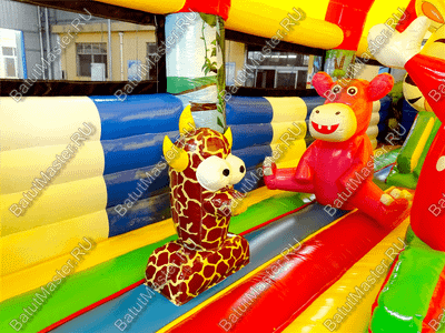 Надувной батут "Зверята с крышей 3" со скалодромом, 11*7*6 м