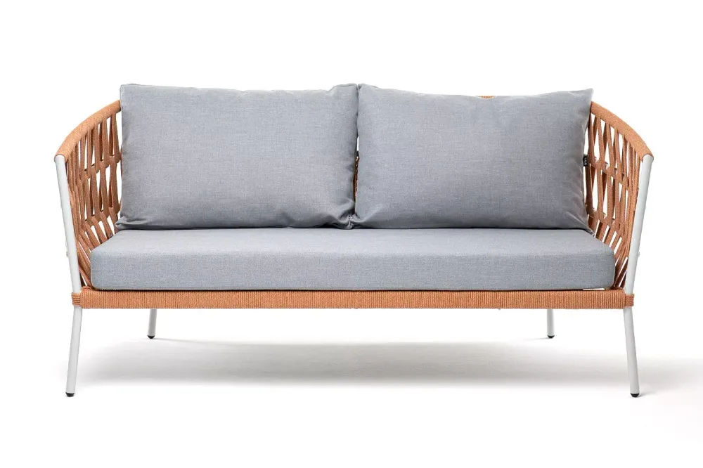 "Диего" диван 2-местный плетеный из роупа, каркас алюминий светло-серый (RAL7035) муар, роуп оранжевый меланж круглый, ткань светло-серая