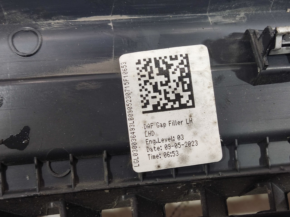 Решетка стеклоочистителя левая 2023г.