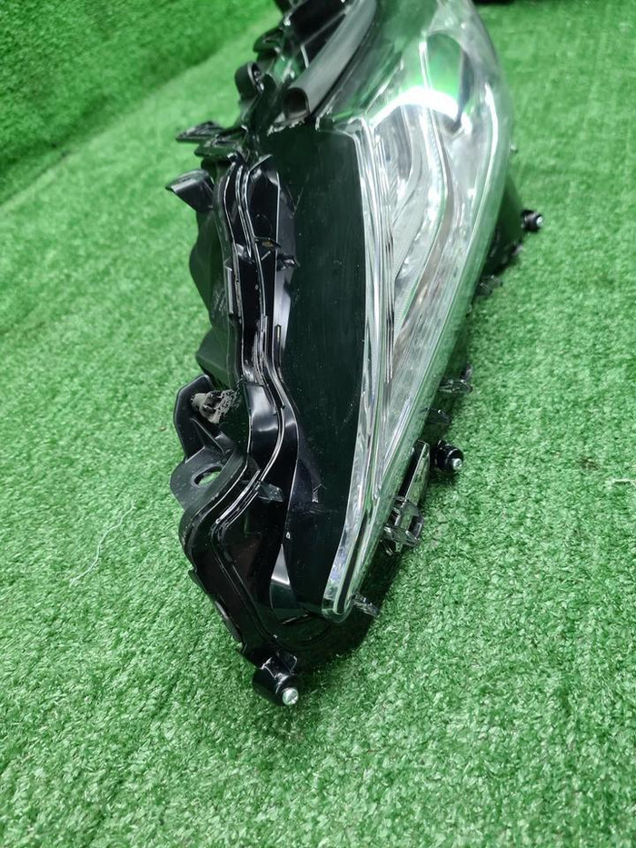 Фара левая Toyota Camry XV70 (2017-2021) LED