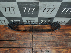 Решетка переднего бампера Mercedes C (W205) 14-18 Б/У Оригинал A2058852023