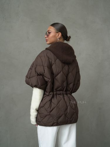 Шоколадный жилет с трикотажным капюшоном