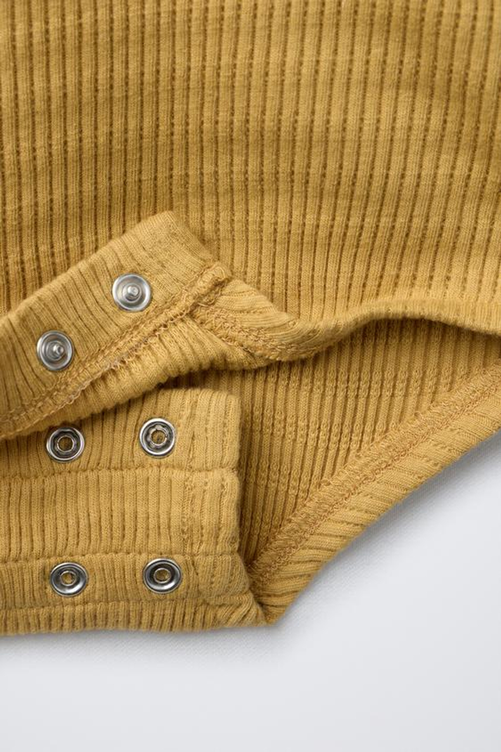 ZARA КОМПЛЕКТ ИЗ БОДИ И ЛЕГИНСОВ С КРУЖЕВОМ, ОХРА