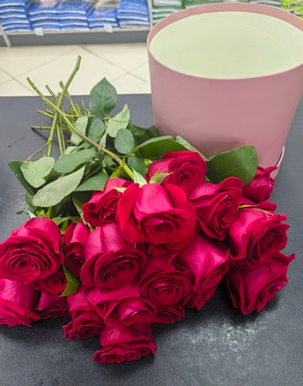 Цилиндр с красными розами 37 шт.