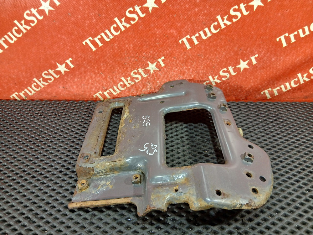 Кронштейн усилителя бампера левый