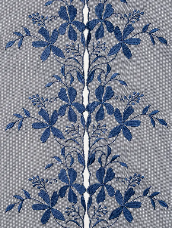 05-113 Вышивка на неэл. сетке 22 см, т.синий (левая)