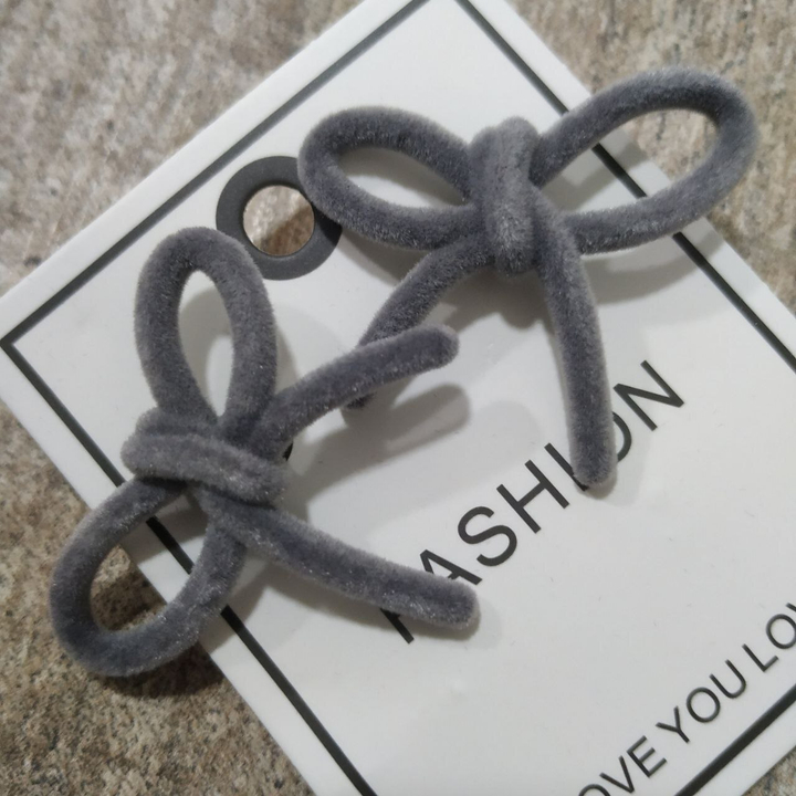 Серьги-гвоздики бархат бантики цвет серый