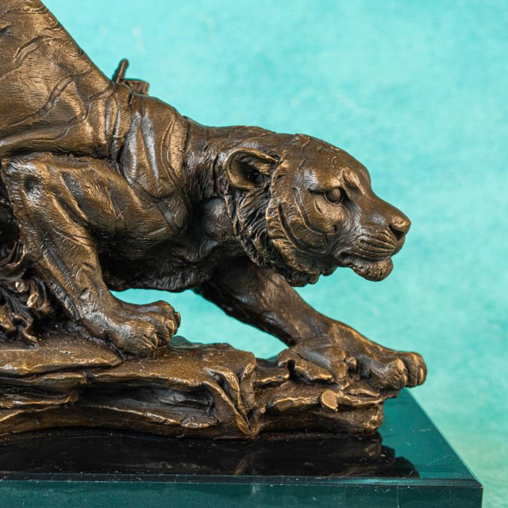 Кабинетная скульптура «Тигр на охоте»