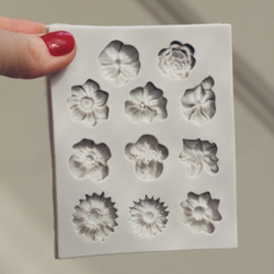 Молд силиконовый для лепки и творчества "Цветочки" 9 * 11 см