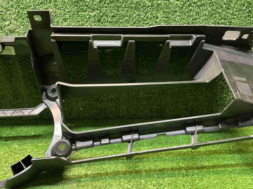 Кронштейн решетки Mercedes GLS x167 (19-24)