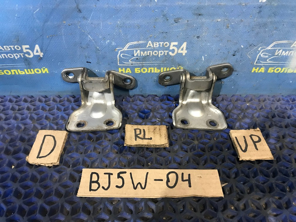 Петля двери задней левой MAZDA FAMILIA 1999