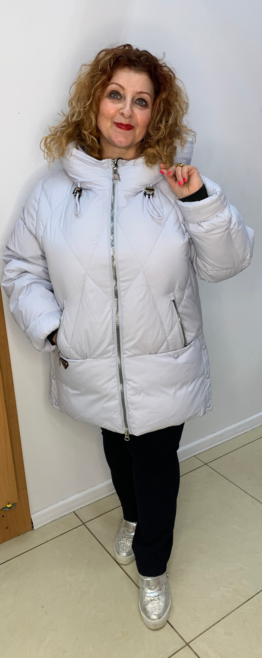 Теплая голубая куртка с капюшоном и 4 кармашками