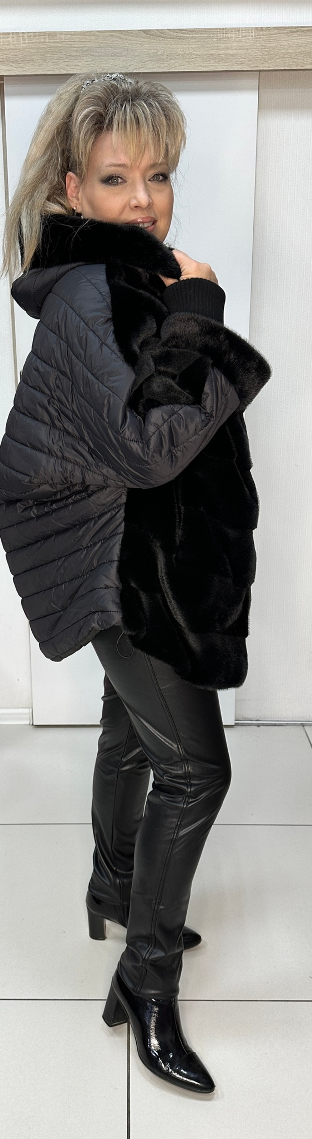 Черная комбинированная куртка-шубка из искусственного меха