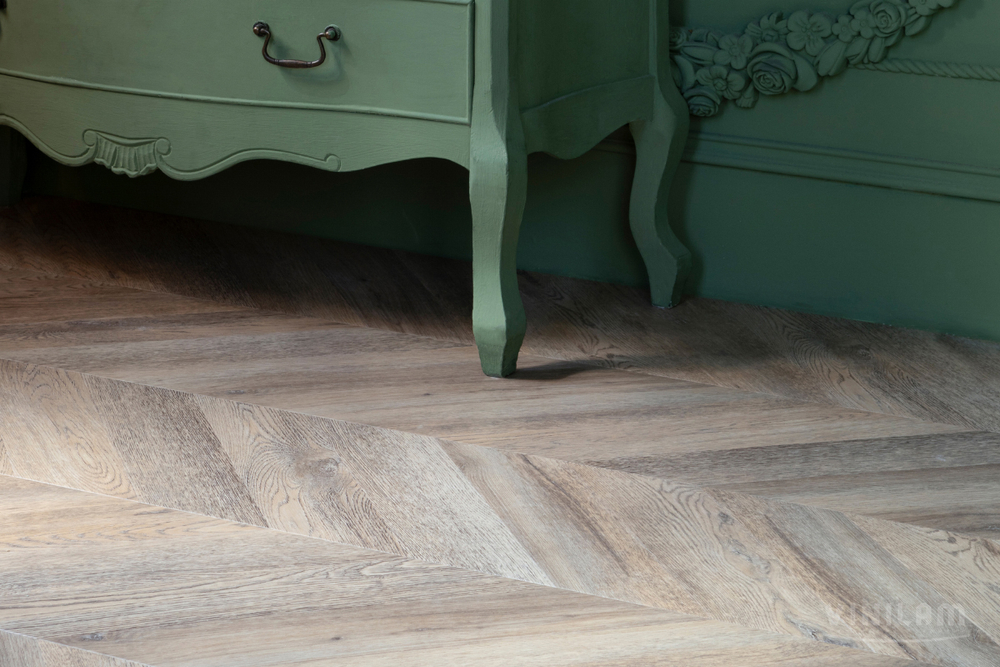 LVT плитка VINILAM PARQUET CHEVRON GLUE RI153616CL4 Шеврон Шампань клевая (2.86м2)