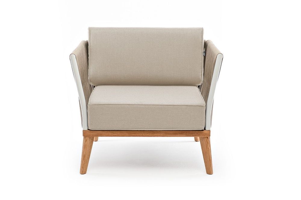 "Касабланка" кресло плетеное из роупа, основание дуб, каркас алюминий светло-серый (RAL7035) муар, роуп серо-коричневый 23мм, ткань бежевая 052