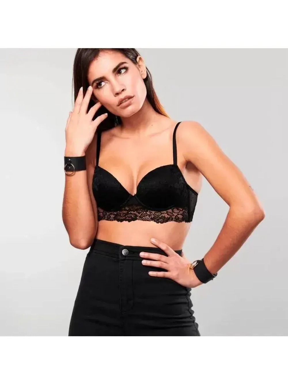 Наручники эротические Bijoux Indiscrets Maze Wide Cuffs, черно-золотые, кожаные, PU ремни